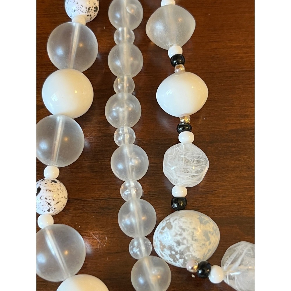 White Clear Speckled Acrylic Bead Triple Strand Statement Necklace Layered 17in - Picture 7 of 9
